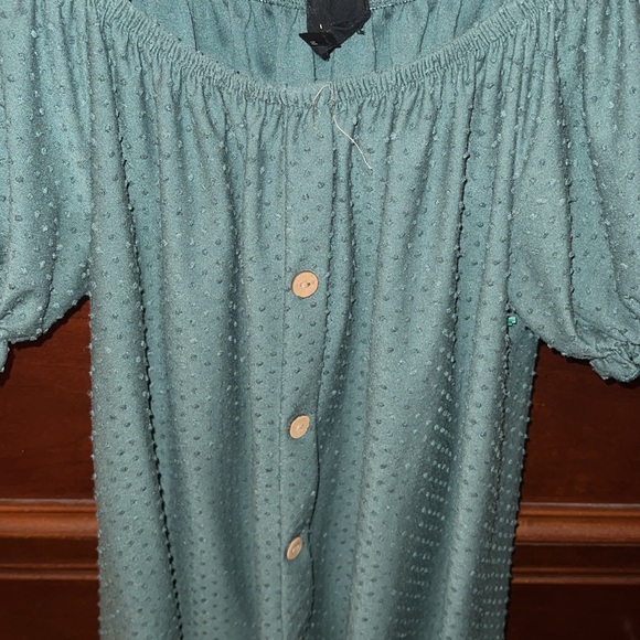 Green short sleeve blouse by W5 - Picture 2 of 4